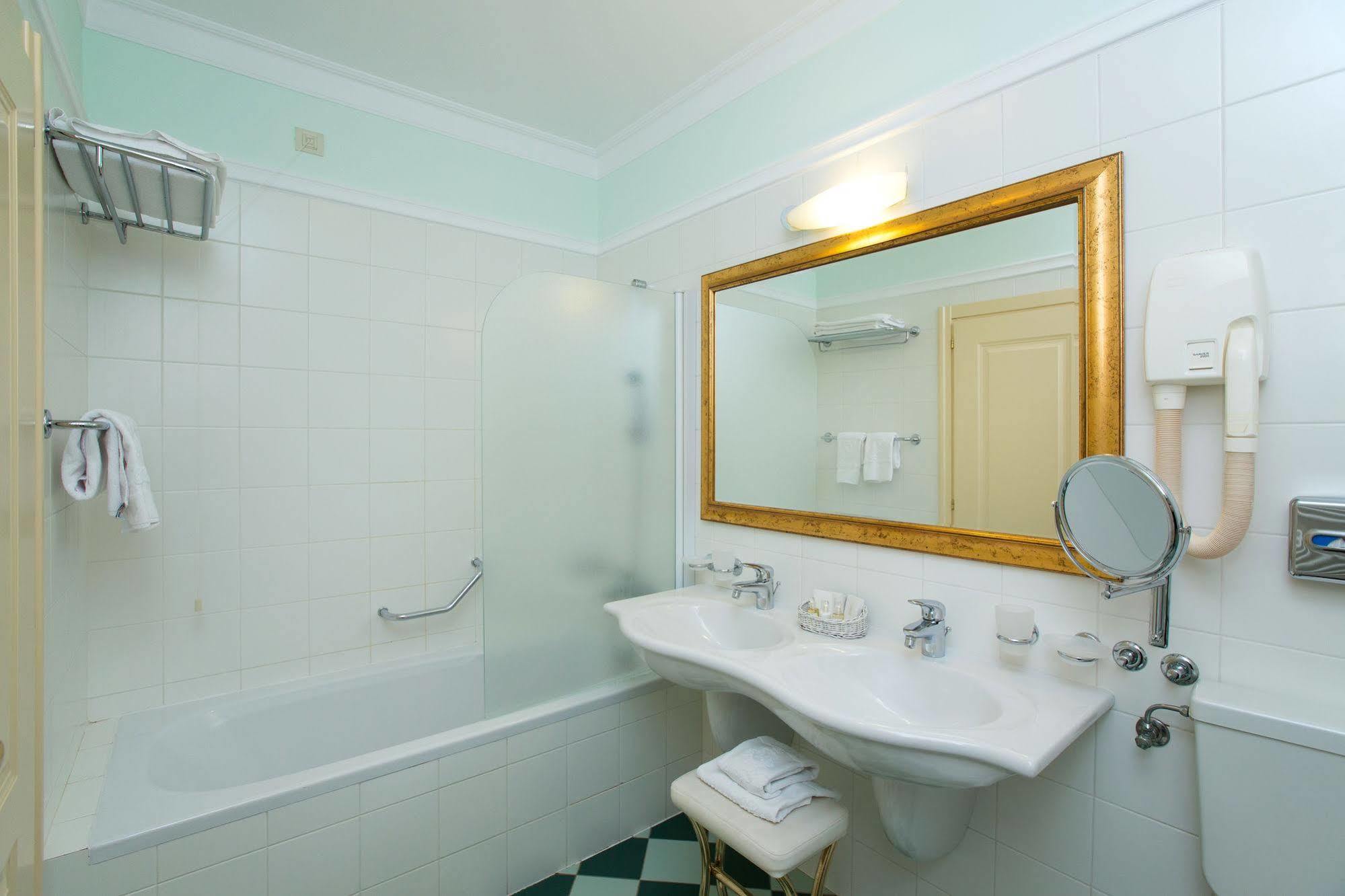 Amadria Park Hotel Sveti Jakov Opatija Bagian luar foto